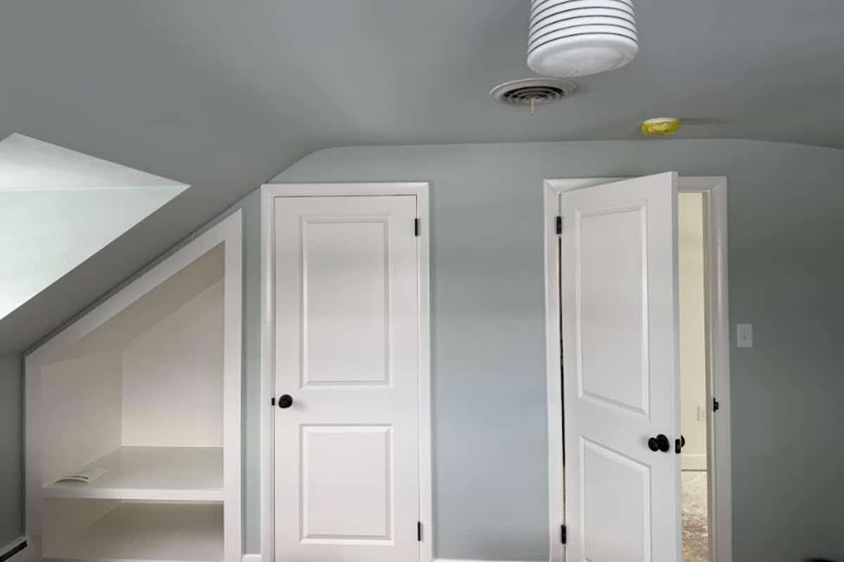 Kids bedroom reading nook